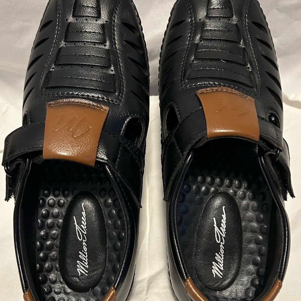 NWOB Men’s Fisherman Million Trees Shoe Sandal Dressy and Casual Black Size 8.5